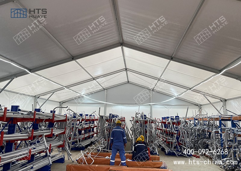 這座工業鋁合金篷房用作倉儲，因為沿?？癸L11級