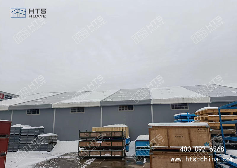 大型倉(cāng)庫(kù)篷房快速滿足臨時(shí)倉(cāng)儲(chǔ)需求，確保物流環(huán)節(jié)的順暢運(yùn)行